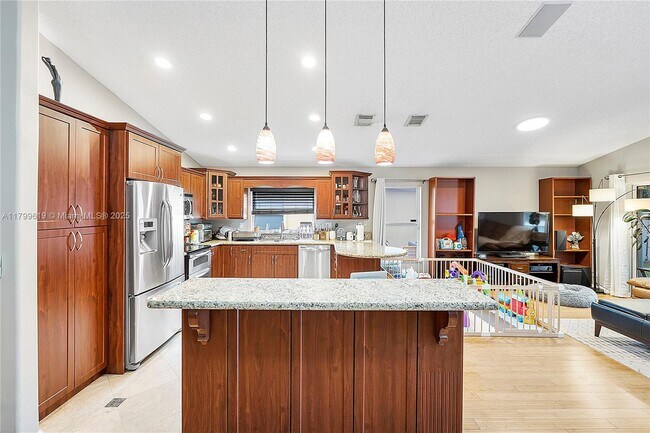 Building Photo - 4945 SW 34th Terrace