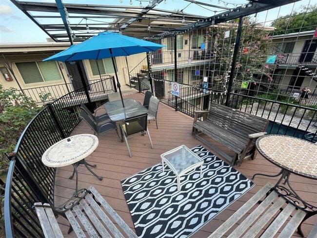 Building Photo - 1bed/1bath condo in 78704