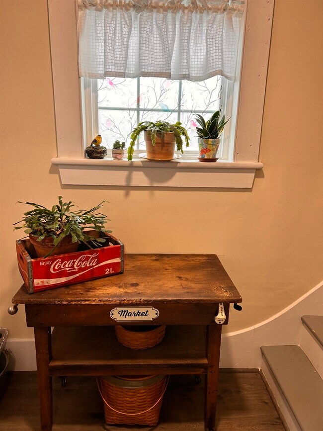 Building Photo - 565 White Mountain Hwy