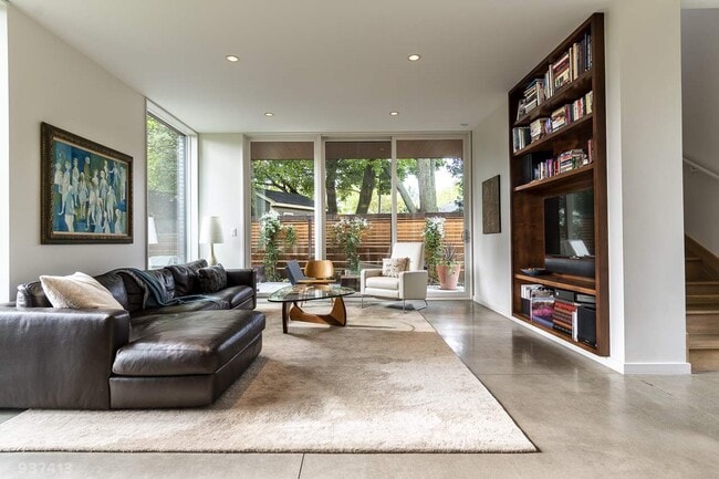 Building Photo - 209 N Prospect Ave