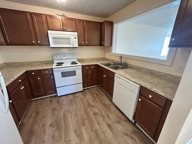 Building Photo - 606 Florida Ave