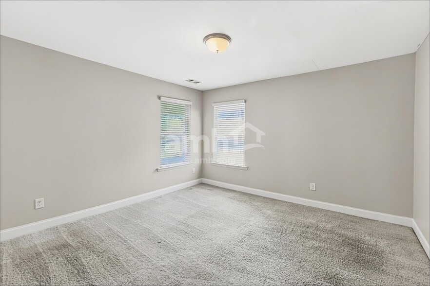 Building Photo - 2049 Greenfern Ct