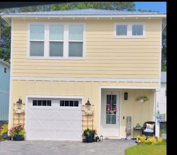 Building Photo - 29 Lighthouse Pointe Blvd