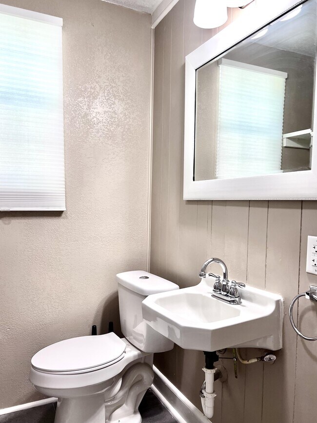 Building Photo - 2808 Morrow Ave