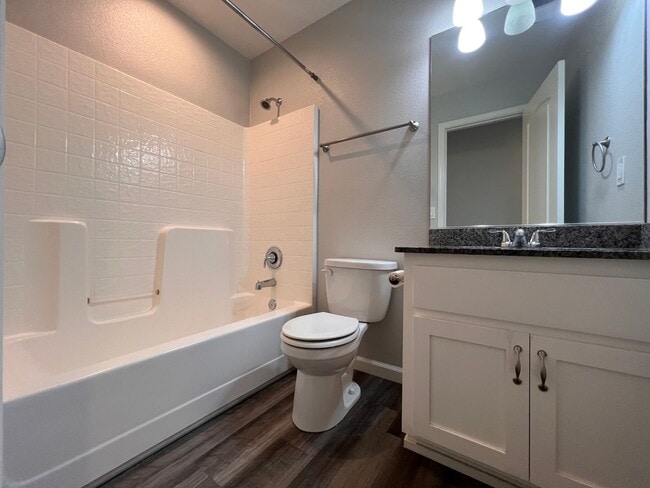 Building Photo - 4 Bedroom 2 Bathroom Fallon Home