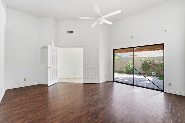 Building Photo - Welcome to this stunning 3-bedroom, 2-bathroom home in the heart of Scottsdale, AZ