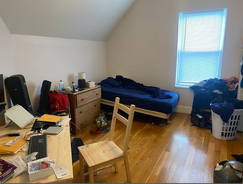 Building Photo - 44 Mozart St