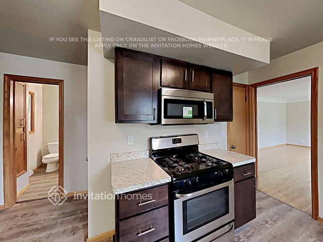 Building Photo - 3015 Dakota Ave S