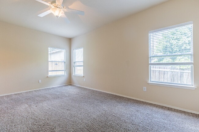 Building Photo - 906 Ashbury Bluff