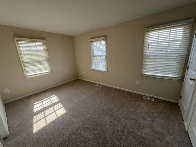 Building Photo - 937 Holborn Ct