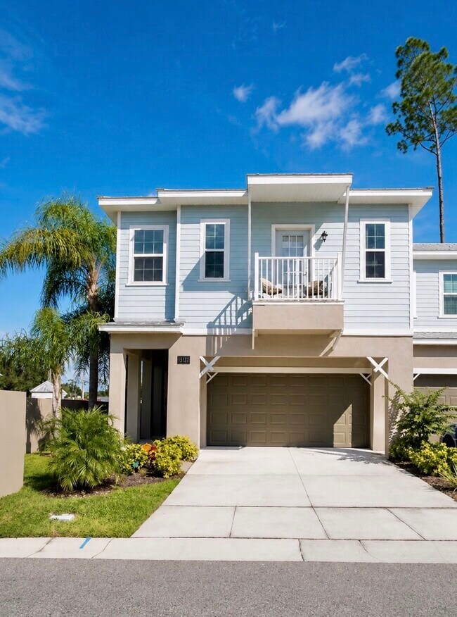 Building Photo - Longwood Townhouse