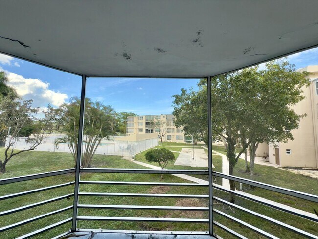 Building Photo - 1401 NE 191st St