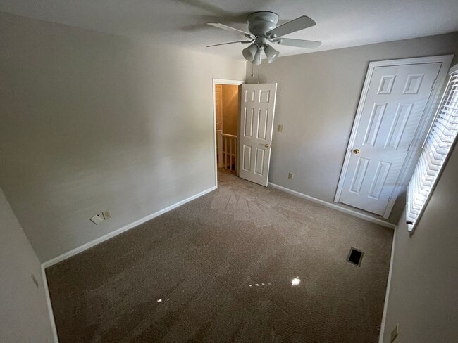 Building Photo - End Unit Townhome in Elizabeth/Plaza Midwood Area! ***50% discount for the first full month with ...