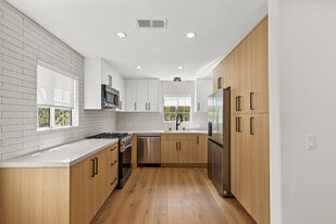 Building Photo - 10920 Hesby St