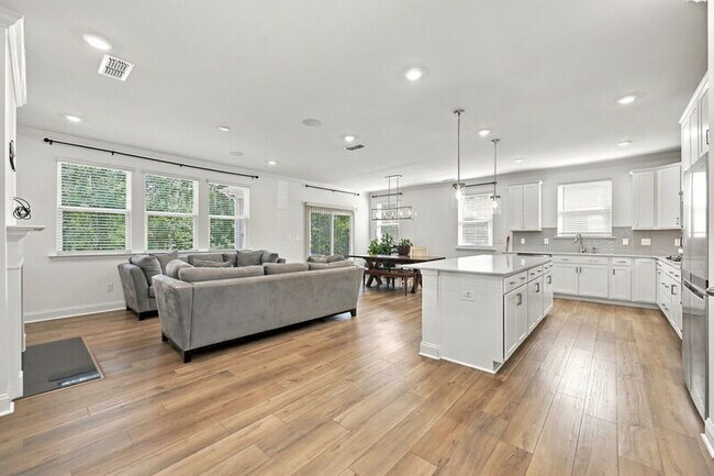 Building Photo - 2413 Abbot Hall Dr