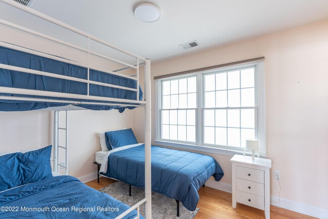 Building Photo - 322 Broadway