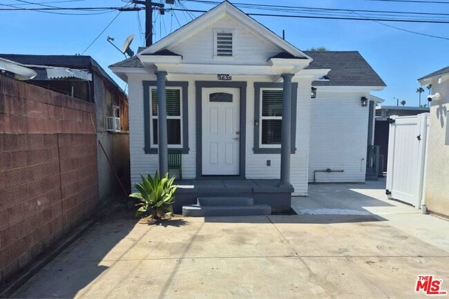 Building Photo - 3679 3rd Ave