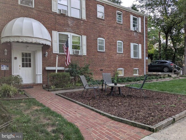 Building Photo - 1400 N Kenilworth St