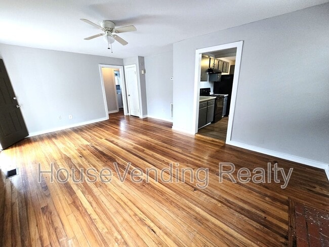 Building Photo - 812 Brewster Rd