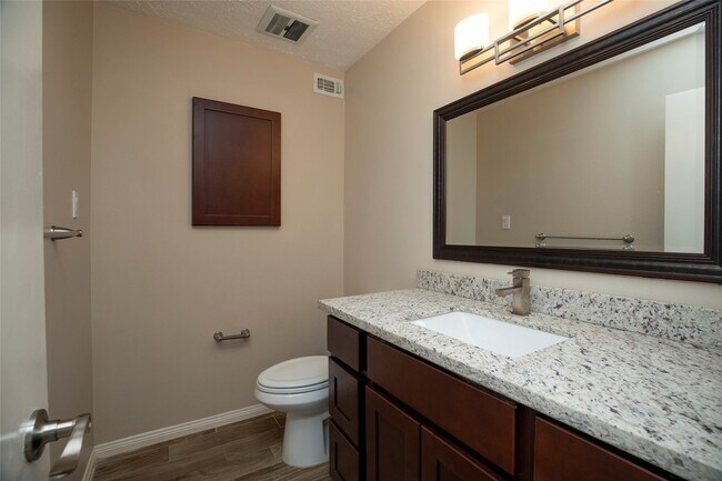 Building Photo - 2706 Stetson Ln