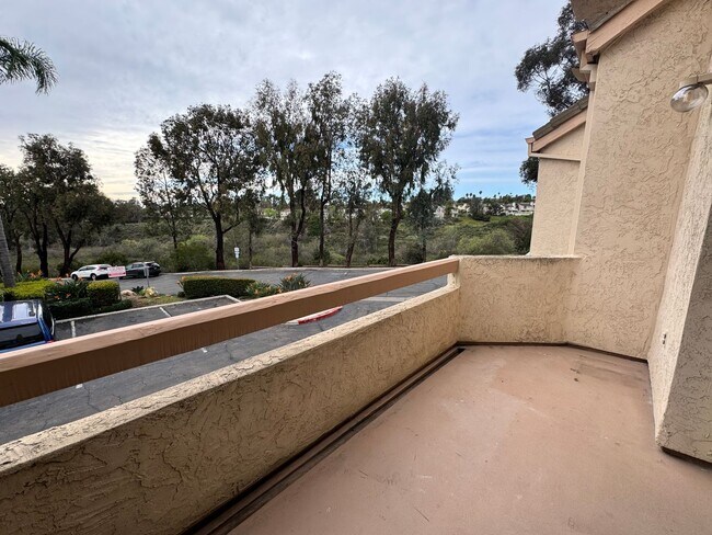 Building Photo - Welcome to this stunning Tierrasanta 1-bedroom, 1-bathroom