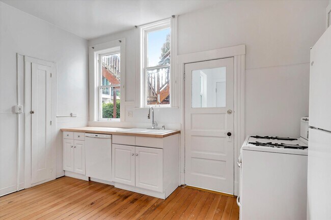 Building Photo - 1168 Church St