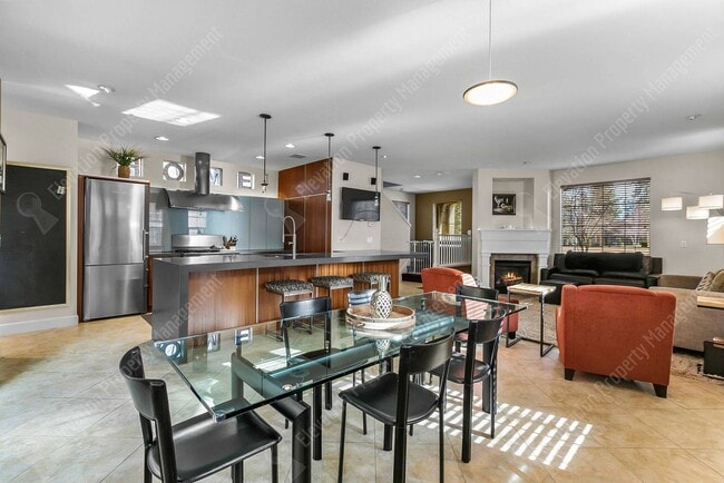 Building Photo - **UNFURNISHED** Charming and unique 2 BR in an upscale west Bend neighborhood