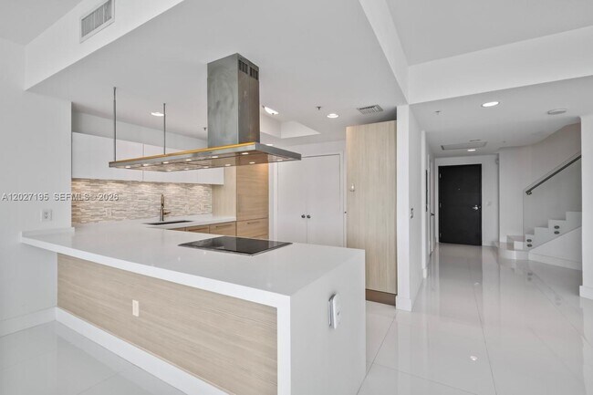 Building Photo - 17301 Biscayne Blvd