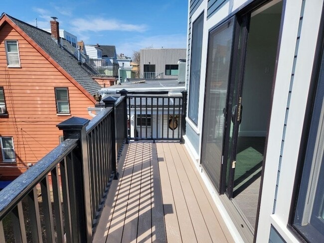 Building Photo - 197 Condor St