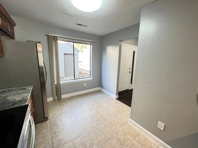 Building Photo - 714 Chaseway St