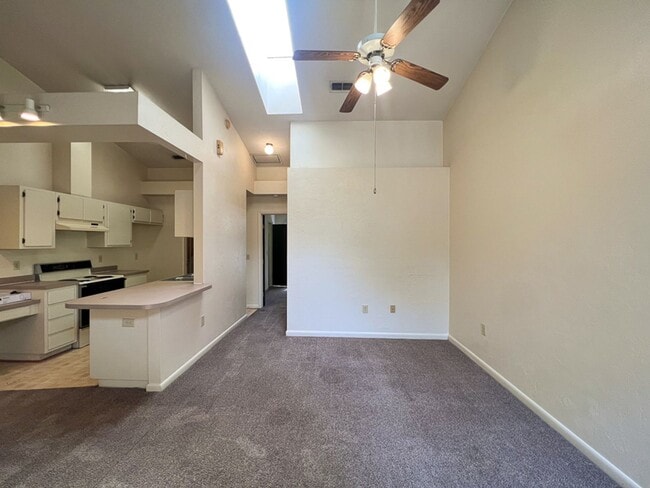 Building Photo - 2/2 Flat in Napier Oaks available Early August! *Approved Application*