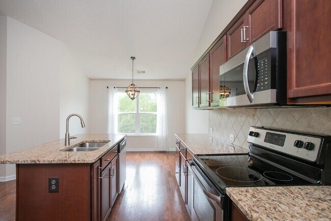 Building Photo - Single-level 2-bed, 2-bath townhome in 55+ community with pool, clubhouse, fitness center and gro...