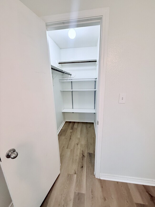 Building Photo - 2301 Tropical Wind Dr