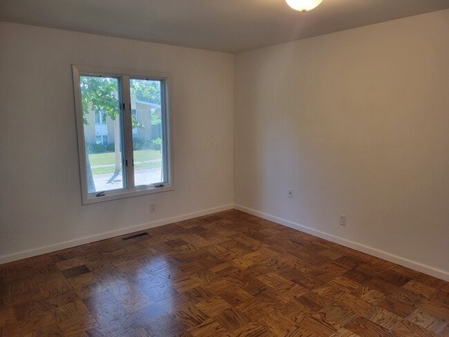 Building Photo - 305 Naples Dr