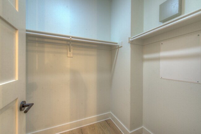 Building Photo - 1205 W 22nd St