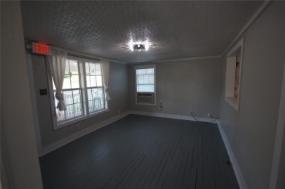 Building Photo - 402 E College St