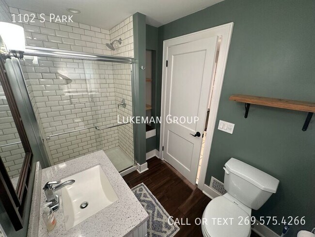 Building Photo - 1102 S Park-