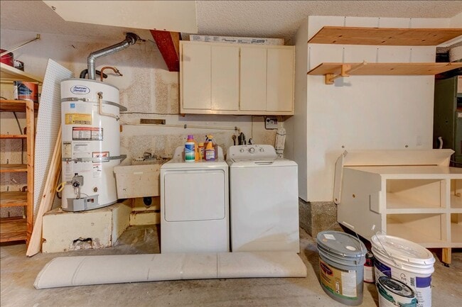 Building Photo - 407 Village Center Dr