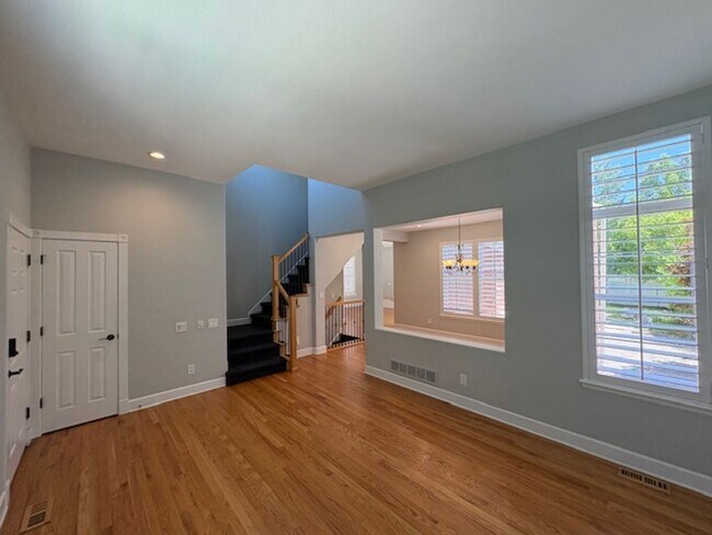 Building Photo - Wow - Lowry Stunner!  4 bed, 3.5 Bath, Fin...