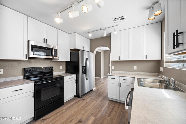 Building Photo - 3719 E Inverness Ave