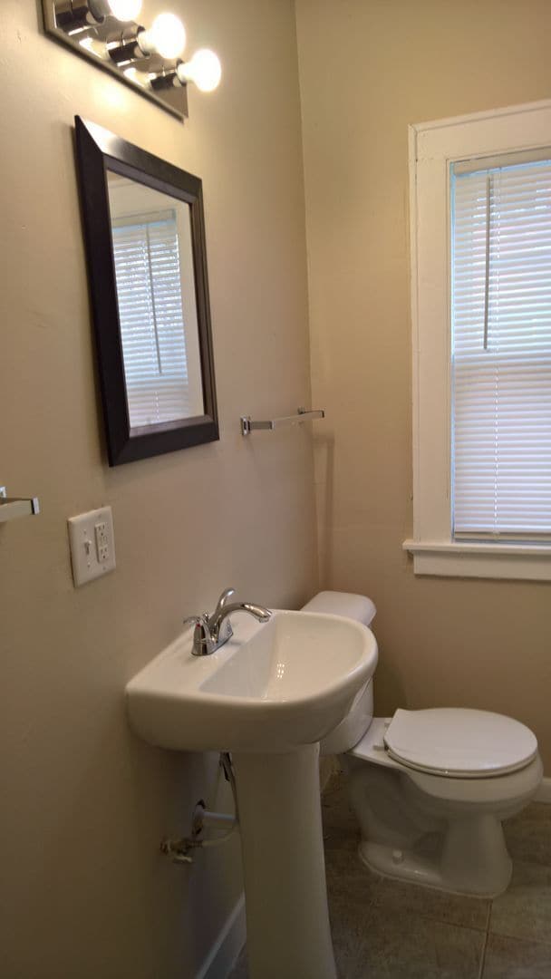 Building Photo - Remodeled Spacious Two Bedroom Lower Duplex!