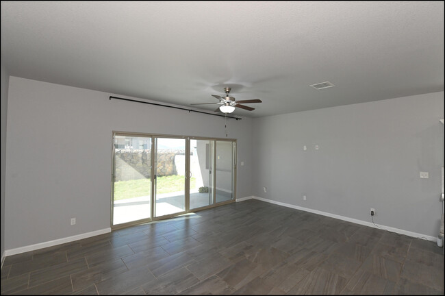 Building Photo - 12149 Mesquite Thorn Dr