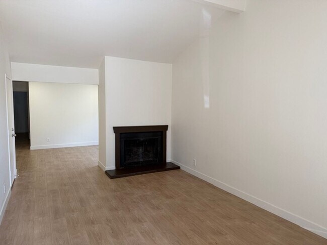 Building Photo - 5113-5115 Shell Street