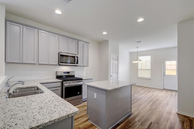Building Photo - 320 Thornless Cir