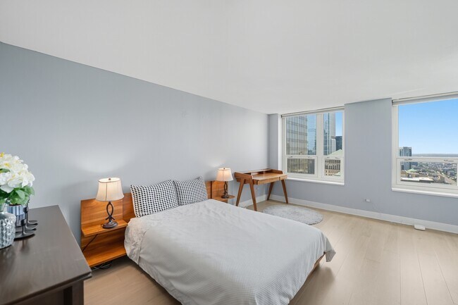 Building Photo - 345 N La Salle Dr