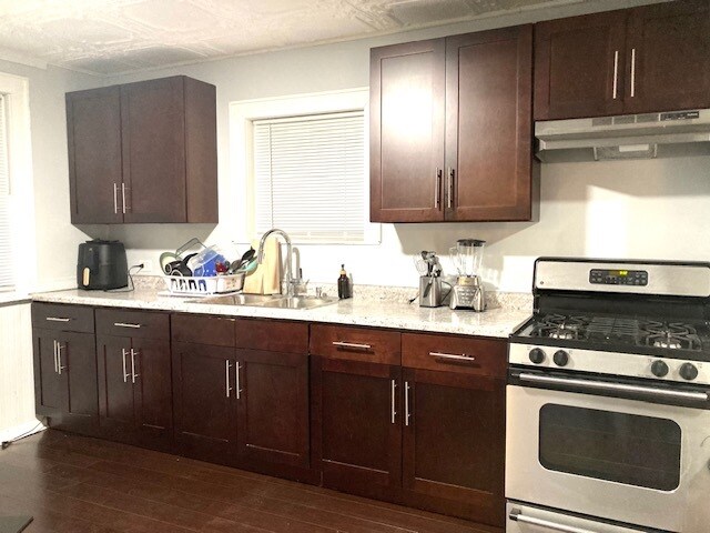 Building Photo - 9427 S Ewing Ave