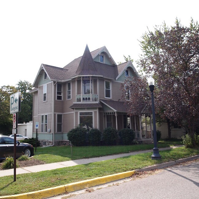 Building Photo - 49 S Howell St