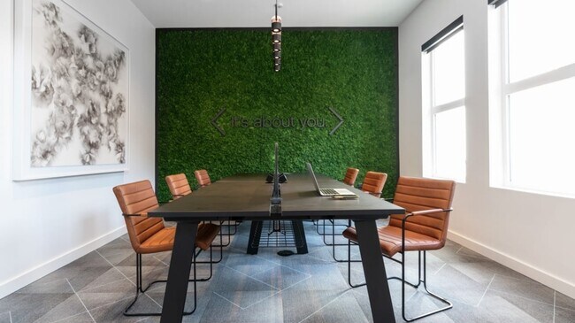 Building Photo - 1202 N 10th Pl