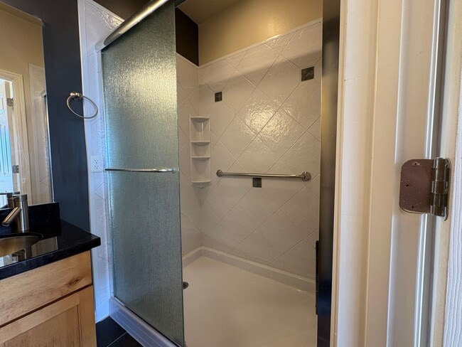 Building Photo - Millcreek Condo with Private Balcony & Pool!