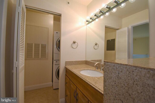 Building Photo - 5821 Inman Park Cir